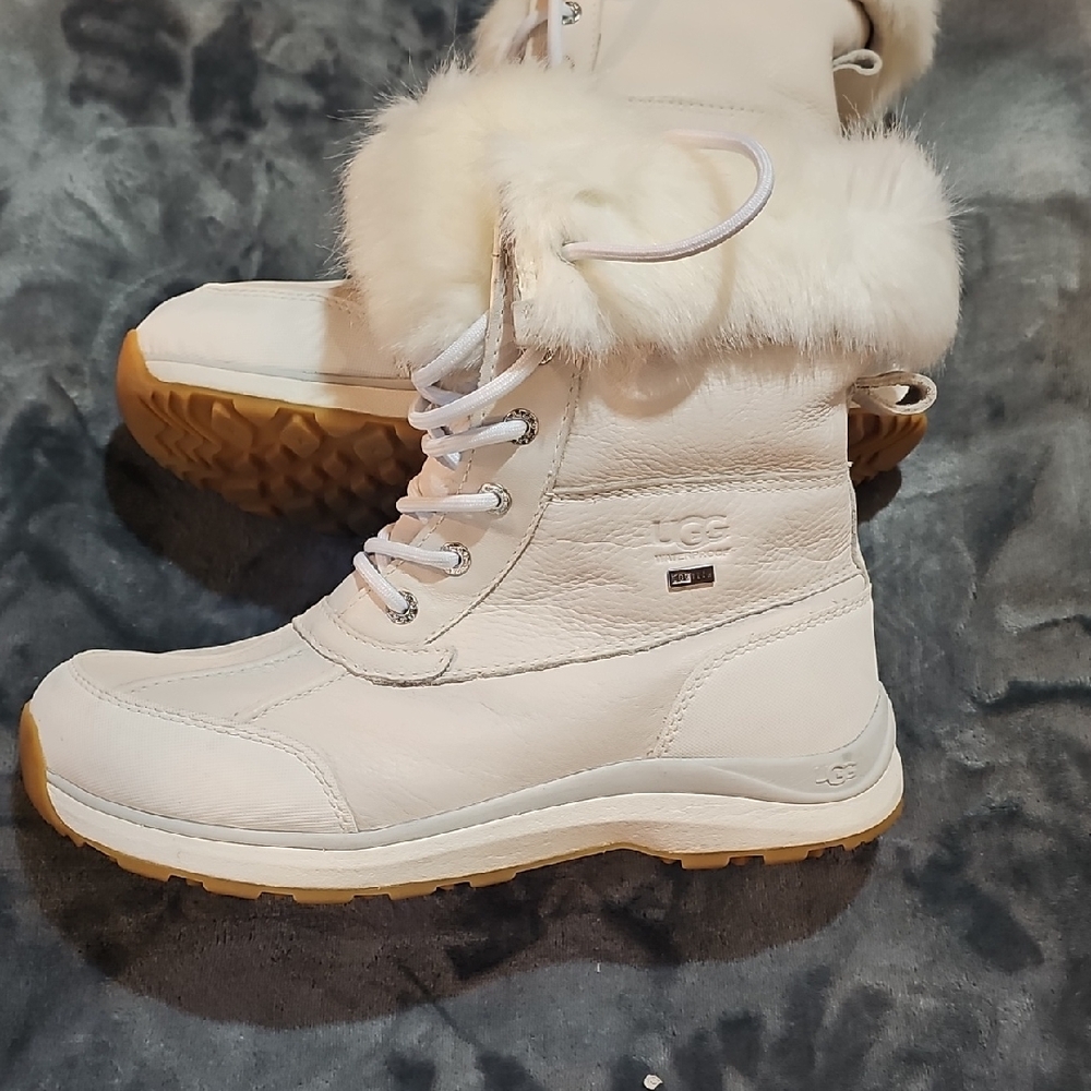 UGG Women's Cream Winter Boots with Fur Trim